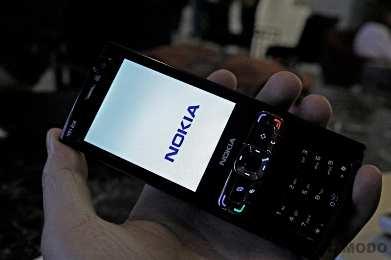 Illustration for article titled Hands On the Nokia N95i (The Black One) and the N95 US-Band Cellphone